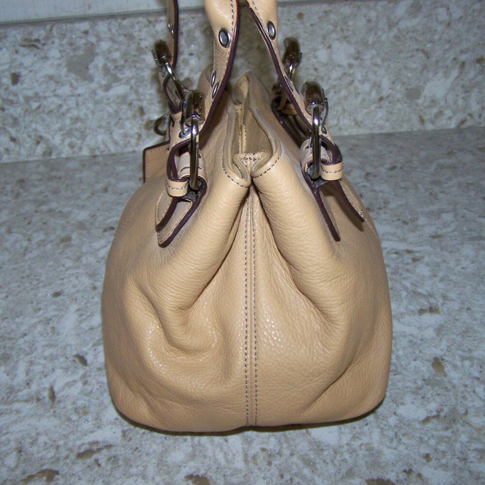 Tiganello Tan Leather Bucket Bag with Matching Key Fob - Picture 6 of 8
